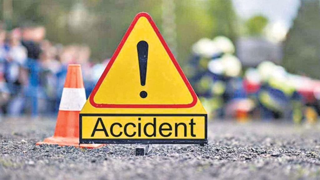 Breaking News : श्रद्धालुओं से भरी बस खाई में पलटी, 4 की मौत, 23 लोग गंभीर, मची चीख-पुकार