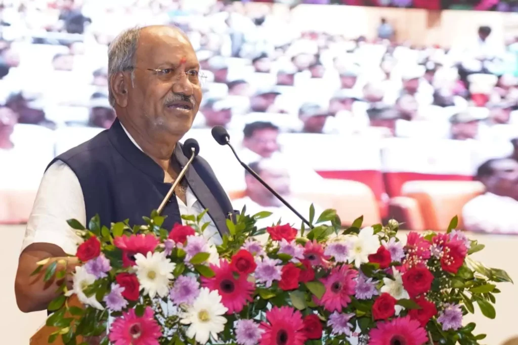 गांधी और शास्त्री जयंती पर आयोजित विभिन्न कार्यक्रमों में शामिल हुए सांसद बृजमोहन