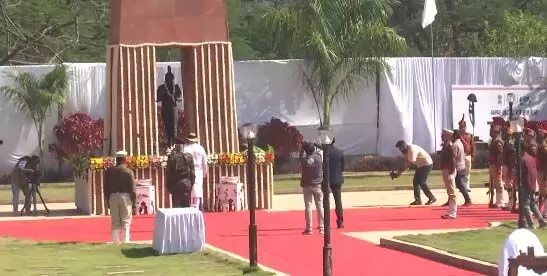 केंद्रीय मंत्री अमित शाह ने जगदलपुर में अमर शहीदों को दी श्रद्धांजलि