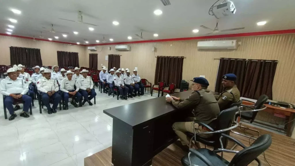 हाइवे पेट्रोलिंग में कार्य करने वाले कर्मचारियों को घायलों की जान बचाने दिये निर्देश