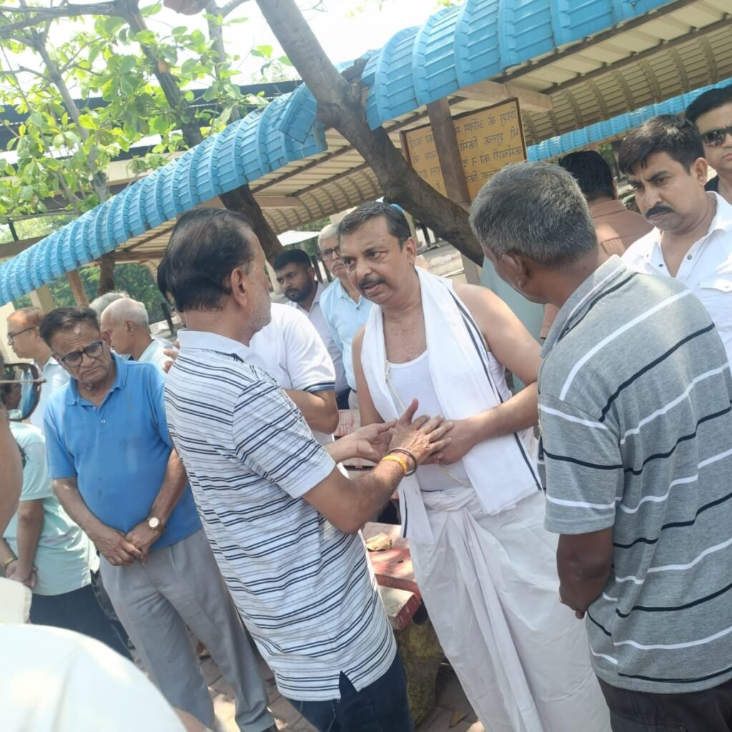 विकल्प शुक्ला की माताजी का महादेव घाट पर हुआ अंतिम संस्कार,