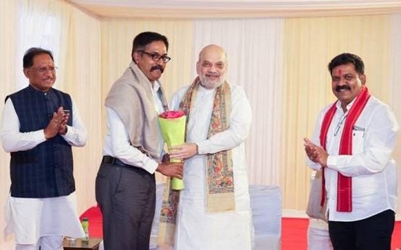केन्द्रीय गृह मंत्री अमित शाह ने हाल ही में नक्सलवाद के विरुद्ध चलाए गए अभियानों में अहम भूमिका निभाने वाले अधिकारियों से आज नई दिल्ली में भेंट कर इन ऑपरेशंस की ऐतिहासिक सफलता पर उन्हें बधाई दी